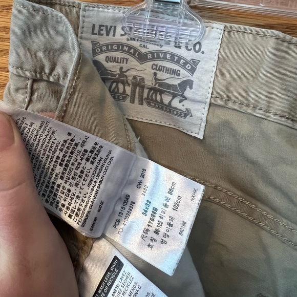 Men’s Levi Jeans - Picture 2 of 3